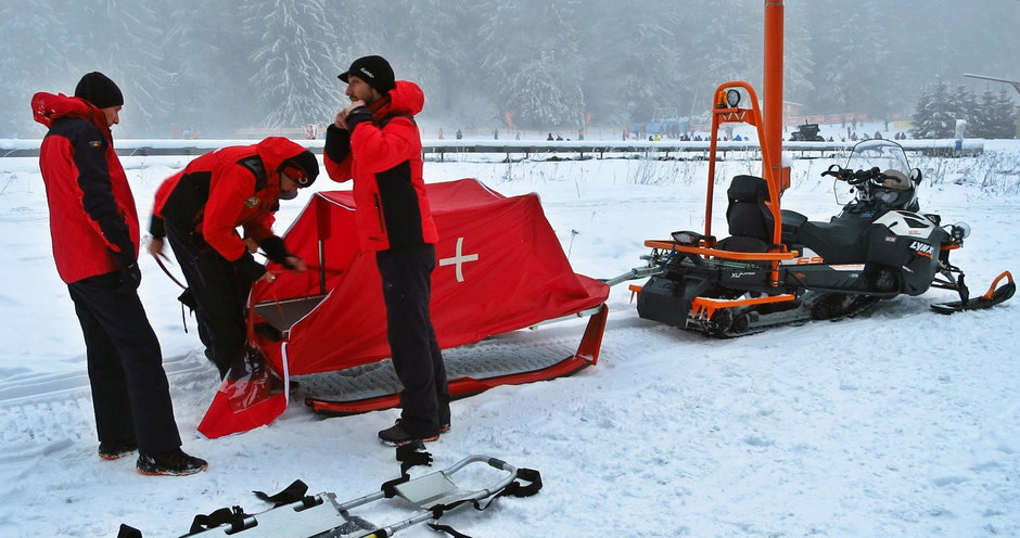 Serviciul Salvamont Brasov primeste un ATV si o sanie tractabila medicala