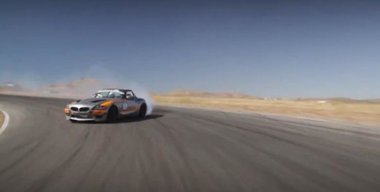 Sesiune de drift in mijlocul desertului cu Mike Essa si al sau BMW Z4 Sesiune de drift in mijlocul desertului cu Mike Essa si al sau BMW Z4