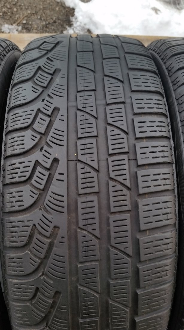 SET 2 Anvelope Iarna 205/50 R17 PIRELLI SOTTOZERO WINTER  210 93H - RUNFLAT