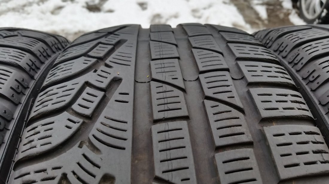 SET 2 Anvelope Iarna 205/50 R17 PIRELLI SOTTOZERO WINTER  210 93H - Runflat