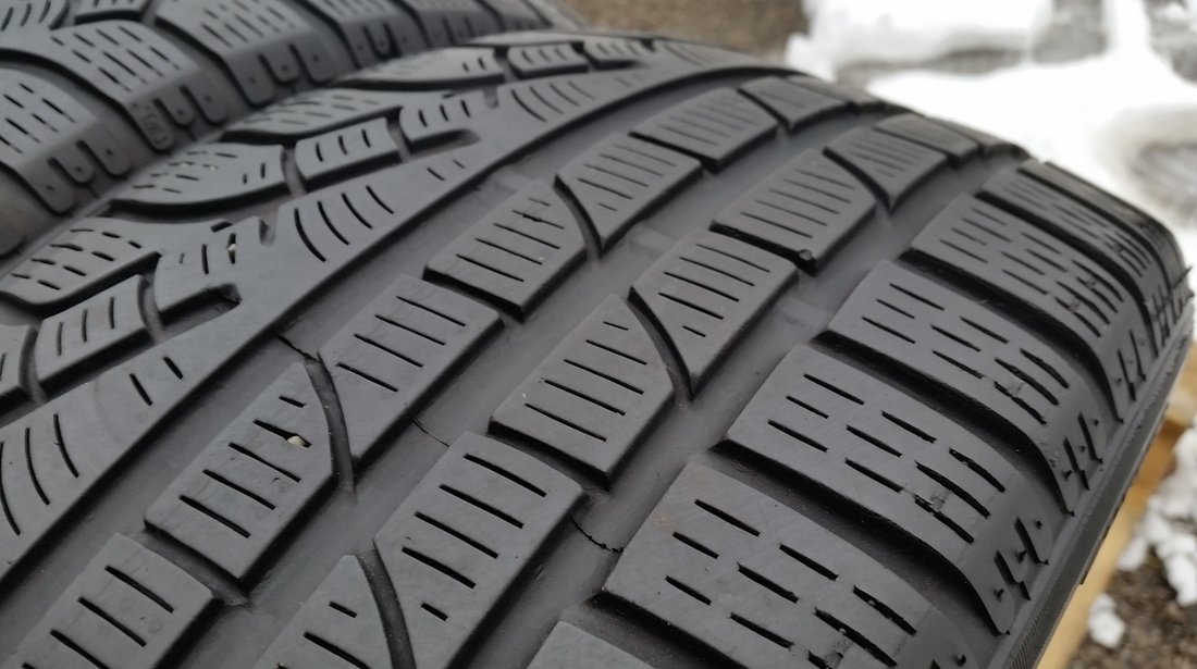 SET 2 Anvelope Iarna 205/50 R17 PIRELLI SOTTOZERO WINTER  210 93H - RUNFLAT