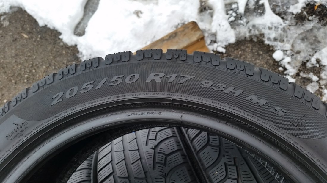 SET 2 Anvelope Iarna 205/50 R17 PIRELLI SOTTOZERO WINTER  210 93H - RUNFLAT