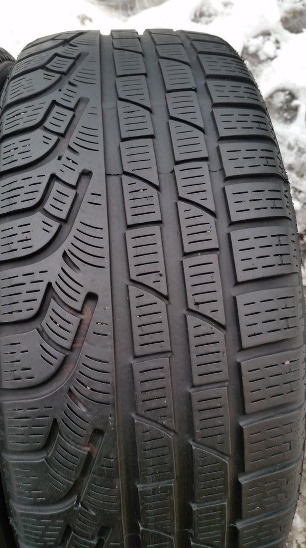 SET 2 Anvelope Iarna 205/50 R17 PIRELLI SOTTOZERO WINTER  210 93H - RUNFLAT