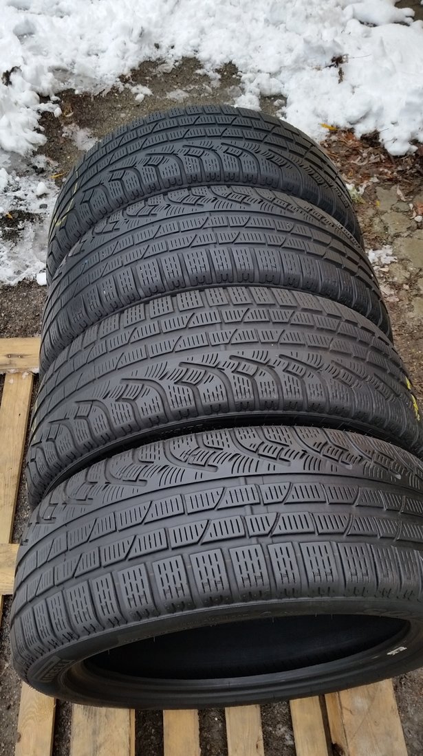 SET 2 Anvelope Iarna 205/50 R17 PIRELLI SOTTOZERO WINTER  210 93H - RUNFLAT