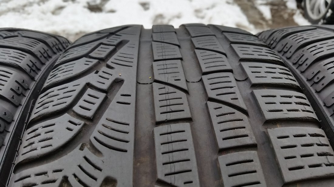 SET 2 Anvelope Iarna 205/50 R17 PIRELLI SOTTOZERO WINTER  210 93H - RUNFLAT