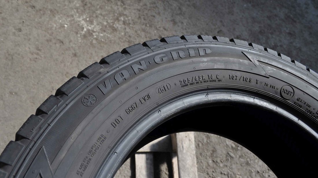 SET 2 Anvelope Iarna 205/65 R16C SEMPERIT Van Grip 107/105T