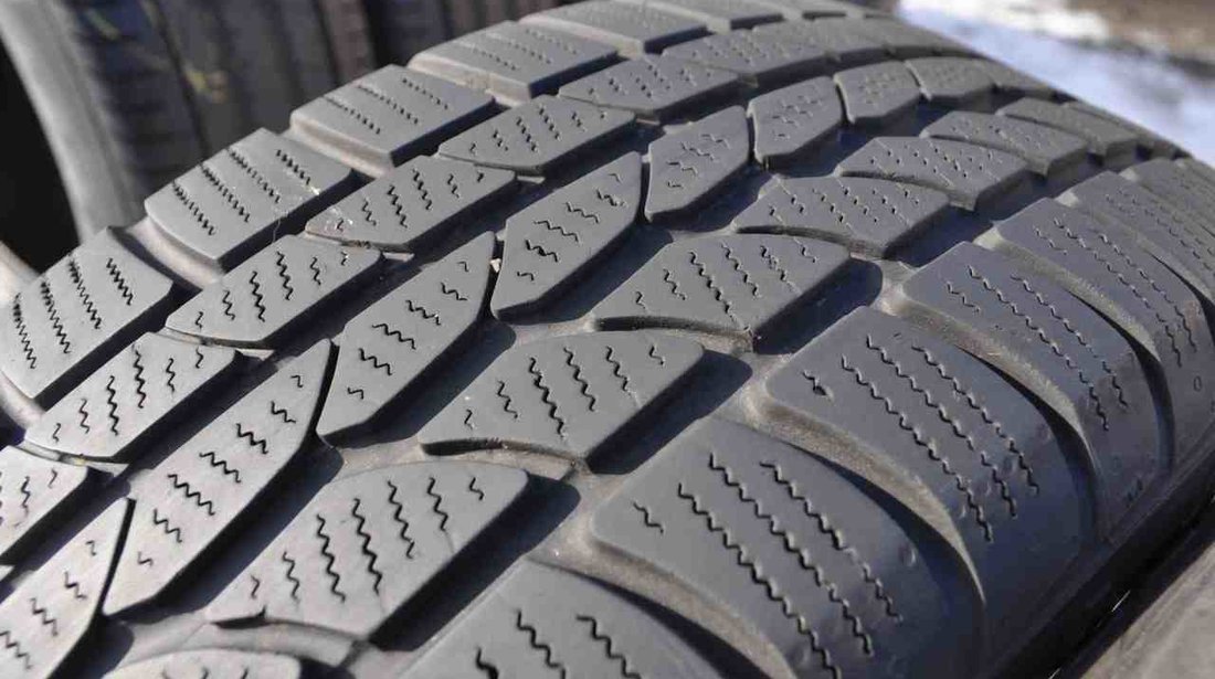 SET 2 Anvelope Iarna 215/60 R17 CONTINENTAL 4x4 WINTER CONTACT 96H