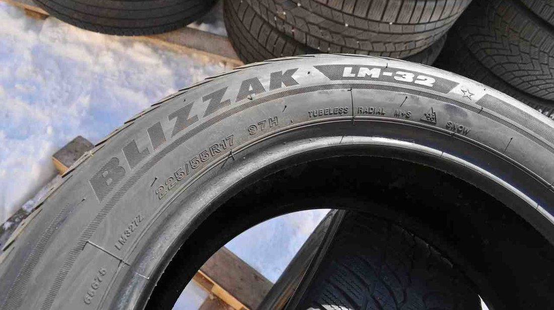 SET 2 Anvelope Iarna 225/55 R17 BRIDGESTONE BLIZZAK LM 32 97H - Runflat