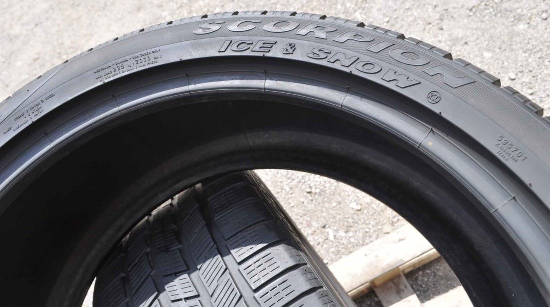 SET 2 Anvelope Iarna 285/35 R21 PIRELLI SCORPION ICE & SNOW 105V - Runflat