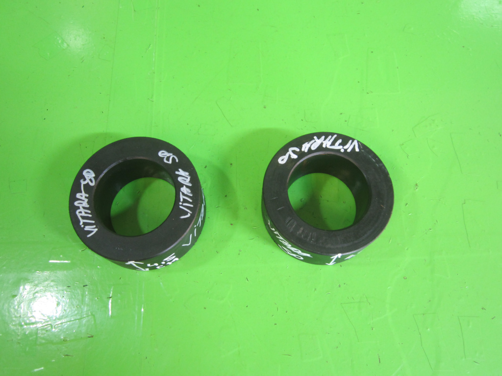 SET 2 INALTATOARE ARCURI 4.5 CM SUZUKI VITARA 4x4 FAB. 1988 – 2002 ⭐⭐⭐⭐⭐