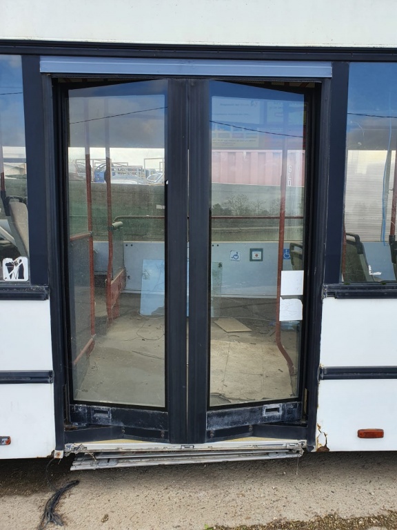 Set 2 usi laterale autobuz