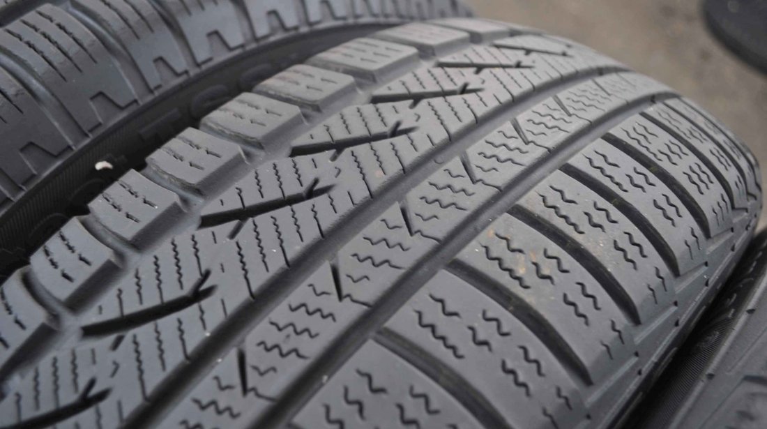 SET 4 Anvelope Iarna 185/65 R15 CONTINENTAL ContiWinterContact TS810