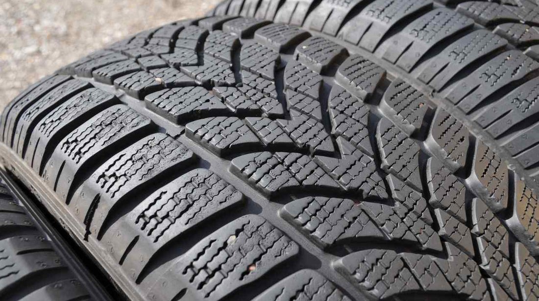 SET 4 Anvelope Iarna 205/55 R16 91H 4D DUNLOP