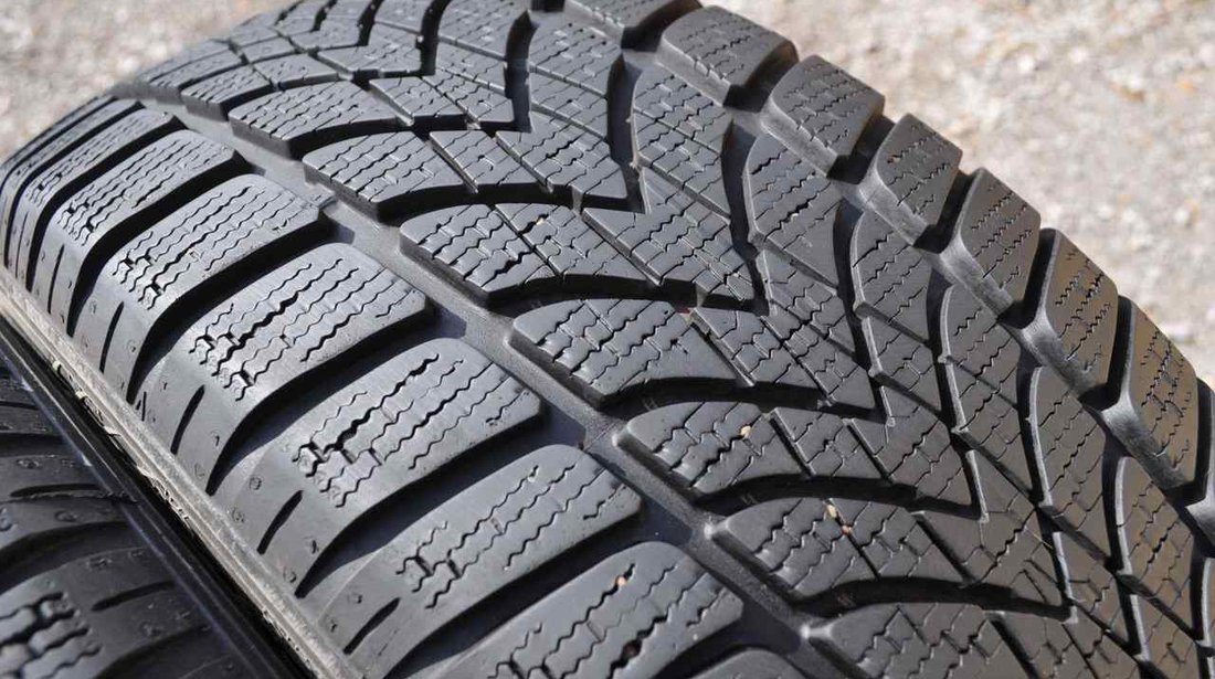 SET 4 Anvelope Iarna 205/55 R16 91H 4D DUNLOP