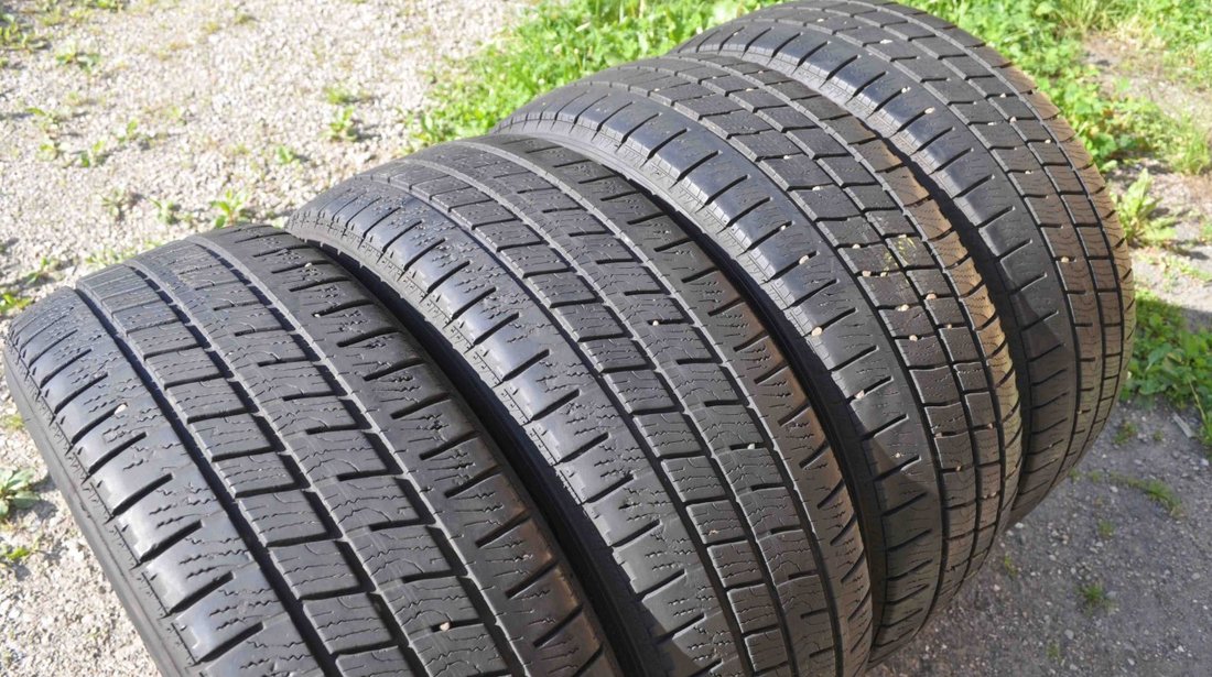 SET 4 Anvelope Iarna 215/60 R17C GOODYEAR CARGO VECTOR 2 109/107T