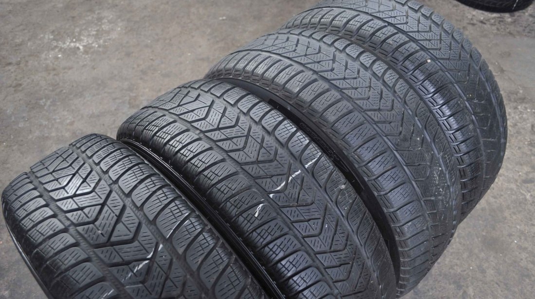 SET 4 Anvelope Iarna 215/65 R16 PIRELLI SottoZero 3 98H