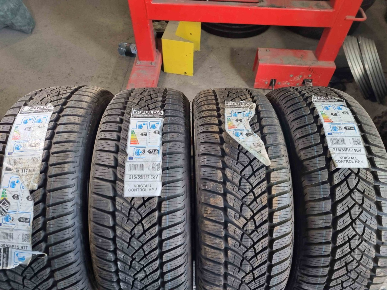 SET 4 Anvelope Iarna 215/65 R16 SAVA Esk