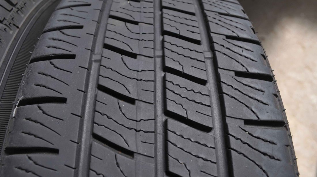 SET 4 Anvelope Iarna 215/65 R16C GOODYEAR CargoVector 2 106/104T