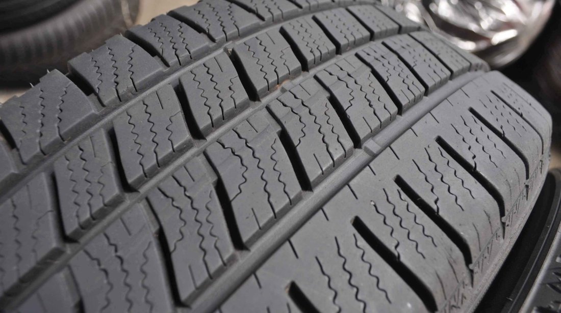 SET 4 Anvelope Iarna 215/65 R16C GOODYEAR CargoVector 2 106/104T