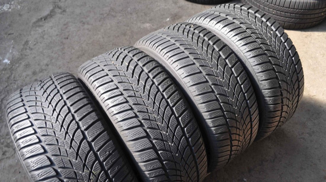 SET 4 Anvelope Iarna 225/40 R18 DUNLOP SP Winter Sport 4D 92V - XL