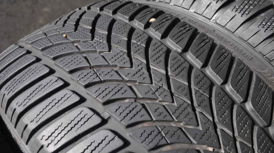 SET 4 Anvelope Iarna 225/40 R18 DUNLOP SP Winter Sport 4D 92V - XL