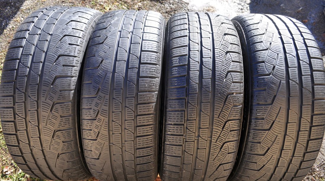 SET 4 Anvelope Iarna 225/45 R18 PIRELLI SOTTOZERO SERIE II 95V - Runflat