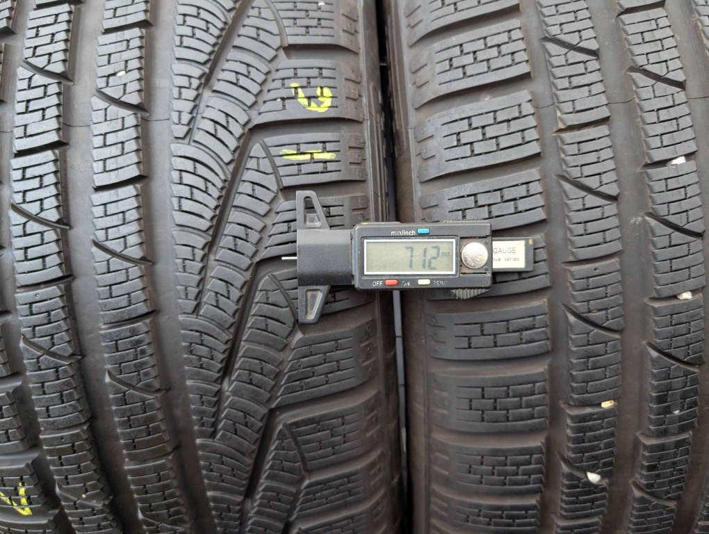 SET 4 Anvelope Iarna 235/40 R19 + 295/35 R19 PIRELLI Sottozero Winter 240 Serie 2