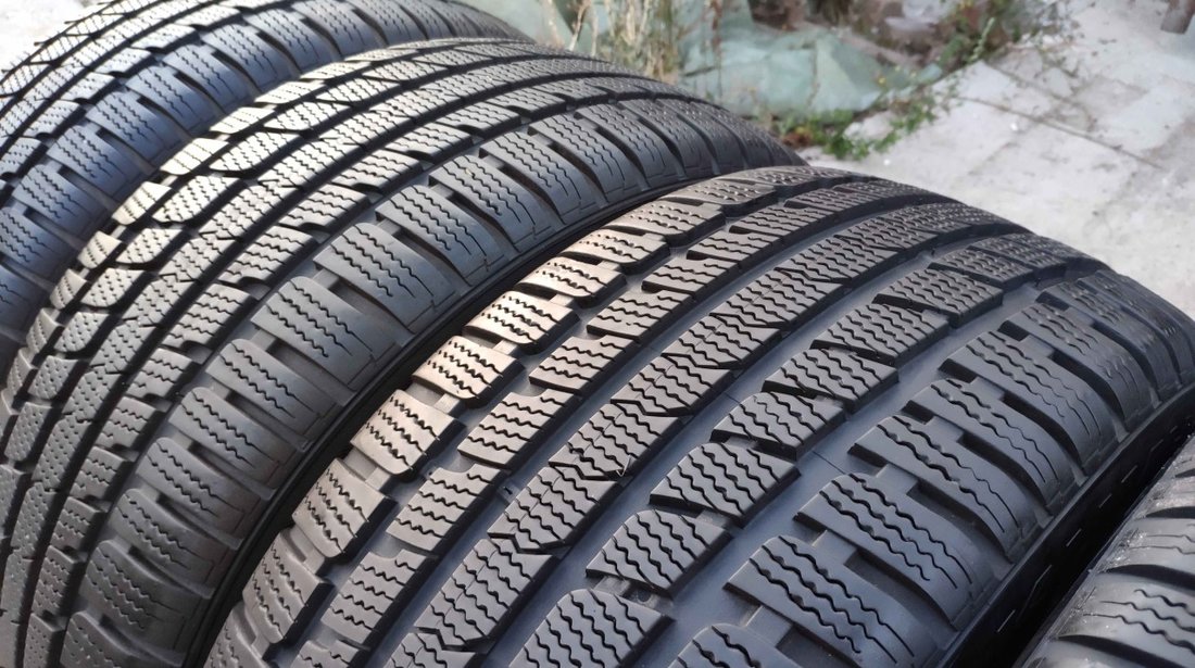 SET 4 Anvelope Iarna 235/50 R17 KUMHO IZEN KW27 100V