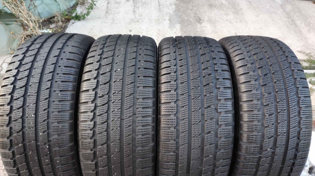 SET 4 Anvelope Iarna 235/50 R17 KUMHO IZEN KW27 100V