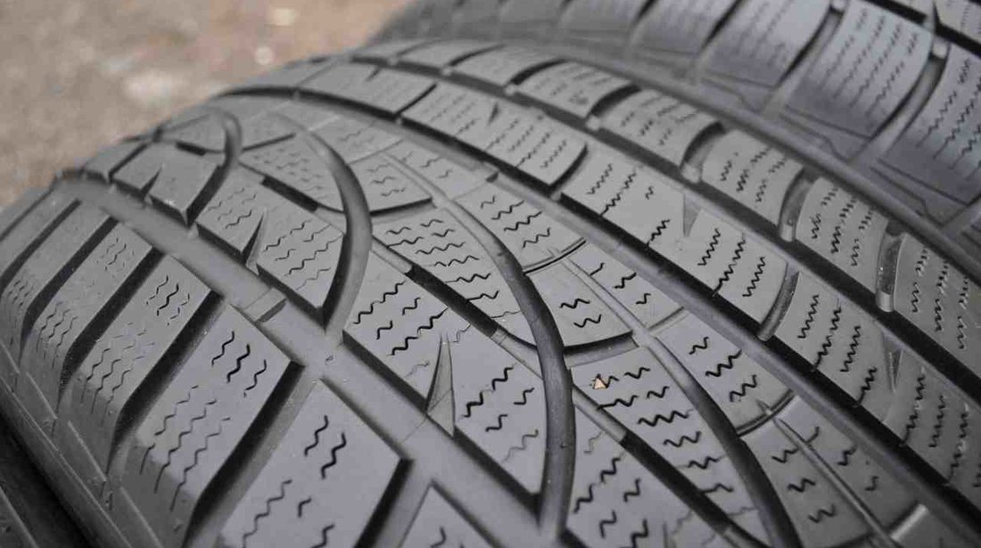 SET 4 Anvelope Iarna 235/60 R17 HANKOOK WINTER ICEPT EVO 102H