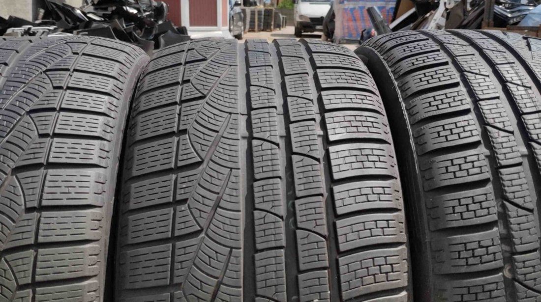 SET 4 Anvelope Iarna 265/35 R19 + 235/40 R19 PIRELLI SottoZero Winter 240 Serie 2