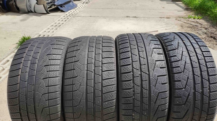 SET 4 Anvelope Iarna 265/35 R19 + 235/40 R19 PIRELLI SottoZero Winter 240 Serie 2