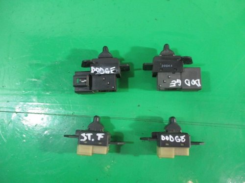 SET 4 BUTOANE GEAM 04685845AB / 04685727AB DODGE CARAVAN CHRYSLER VOYAGER FAB. 2000 – 2007 ⭐⭐...