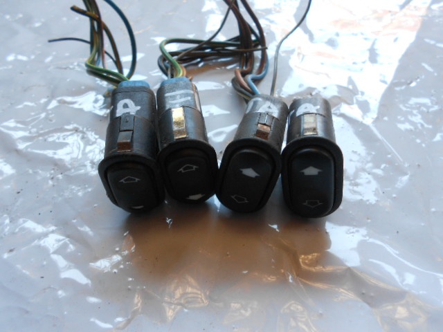 SET 4 BUTOANE GEAMURI ELECTRICE FORD FIESTA MK3 FAB. 1989 - 1997 ⭐⭐⭐⭐⭐