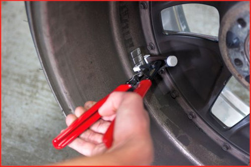 SET ADAPTOARE PENTRU UNELTE UNIVERSALE PENTRU RESETAREA PISTONULUI DE FRANA. 3 PIESE 150.2295 KS TOO...