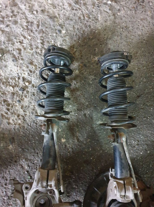 Set amortizoare + arcuri fata VW Eos 2.0 TDI 16V 140cp cod piesa : 3C0413031AJ