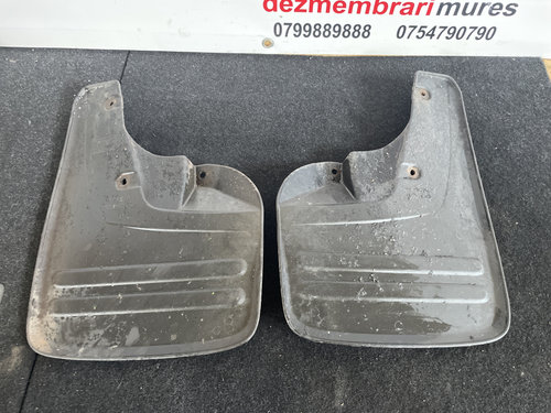 Set apărătoare noroi fata Toyota Hilux 2.5 D4D 4x4 Manual sedan 2007 (766210K060.766220K060)
