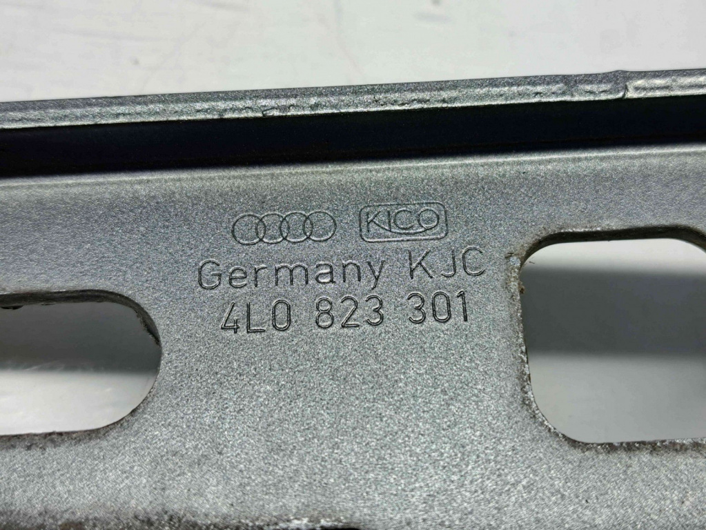 Set balamale capota Audi Q7 (4LB) [ Fabr 2006-2014] 4L0823301 4L0823302