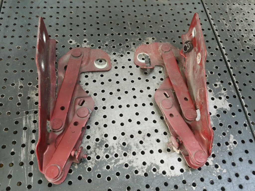Set balamale stanga-dreapta capota dodge caliber dupa 2006