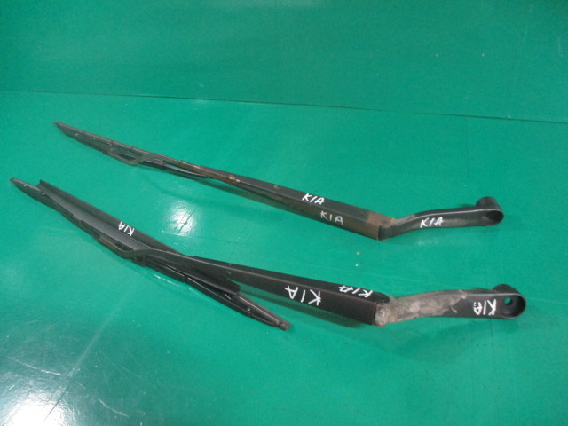 SET BRAT STERGATOR PARBRIZ KIA SORENTO 1 4x4 FAB. 2002 – 2009 ⭐⭐⭐⭐⭐