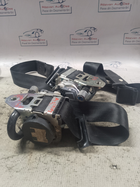 Set Centuri fata cu capsa Audi A3 2010, 8P7857705A