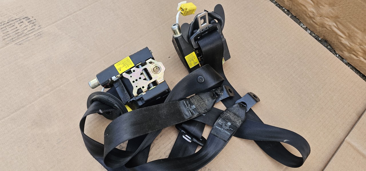 Set centuri siguranta fata Vw Touran 2006 2007 2008 2009