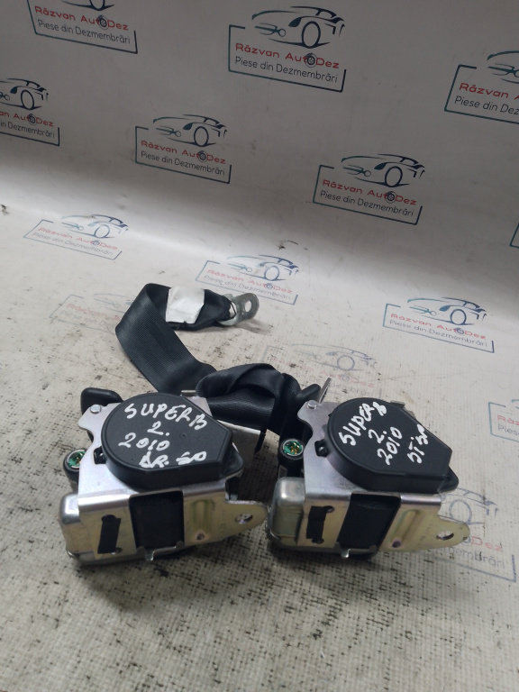 Set centuri spate stânga-dreapta cu capsa Skoda Superb 2 1.4 2011, 3T0857447