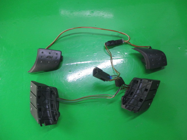 SET COMENZI VOLAN + CLAXON COD 09185419 OPEL CORSA C FAB. 2000 – 2009 ⭐⭐⭐⭐⭐