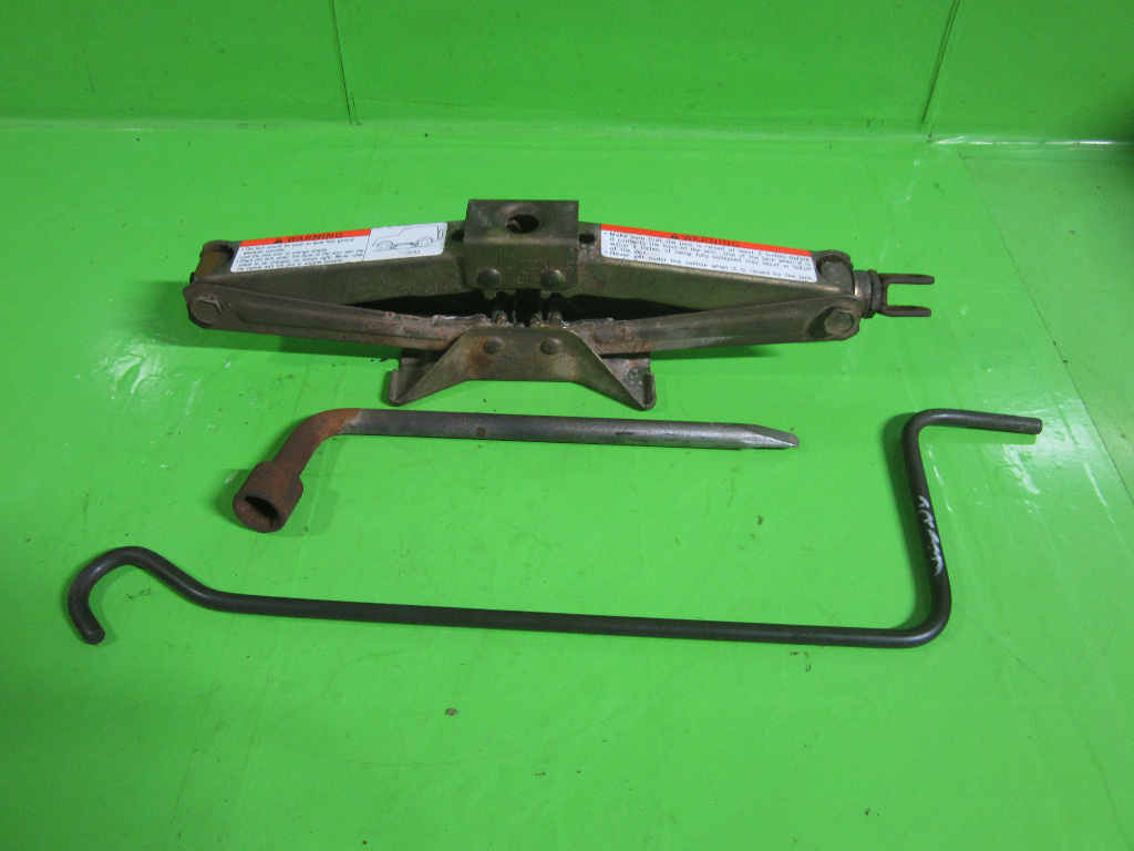 SET CRIC + CHEIE ROTI SUZUKI JIMNY FAB. 1998 - 2009 ⭐⭐⭐⭐⭐