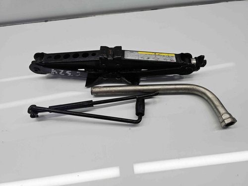 Set cric si cheie Audi A3 Sportback (8VA) Hatchback [Fabr 2012-2020] 8V0011031A