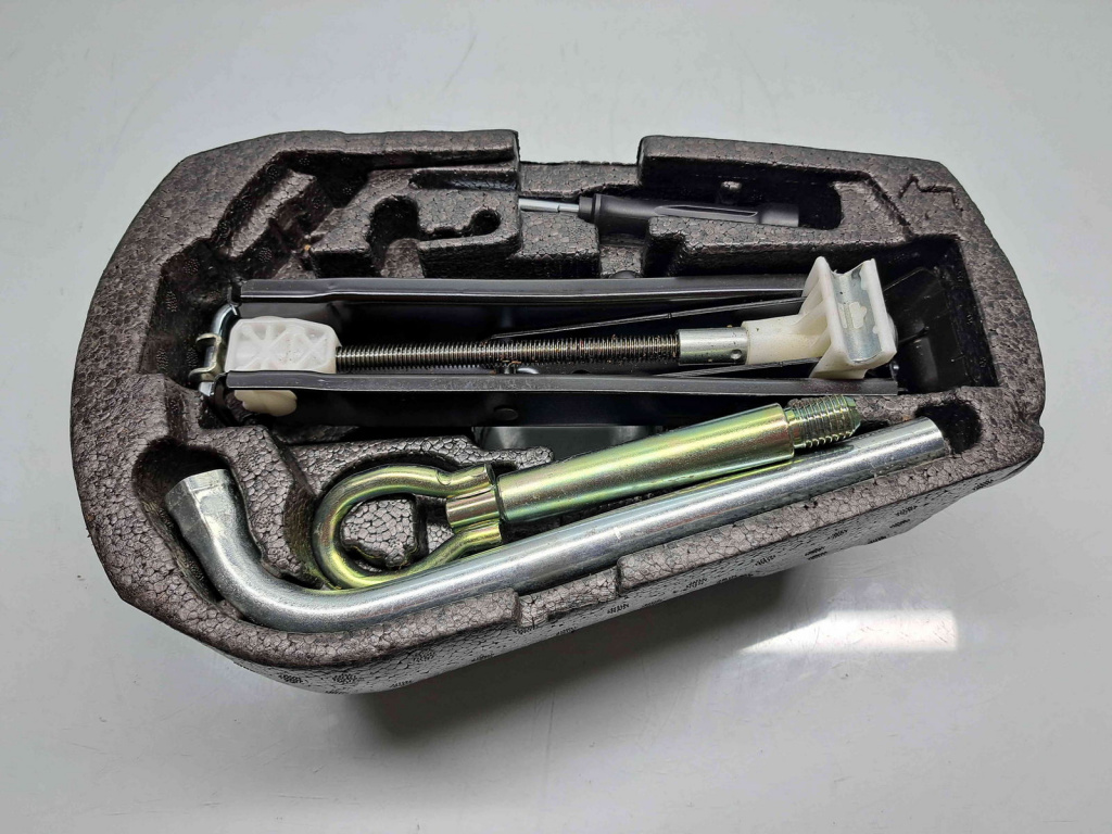 Set cric si cheie Seat Ibiza 5 (6J5) [Fabr 2008-2017] OEM