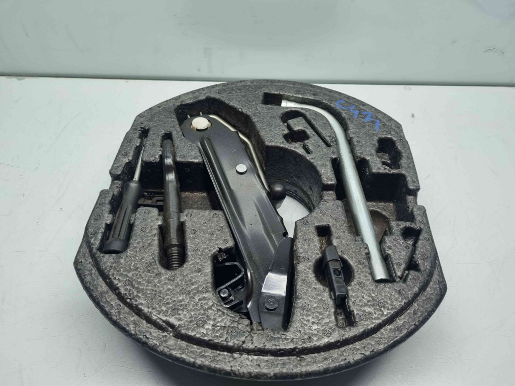 Set cric si cheie Volkswagen Golf 6 (5K1) [Fabr 2009-2013] OEM