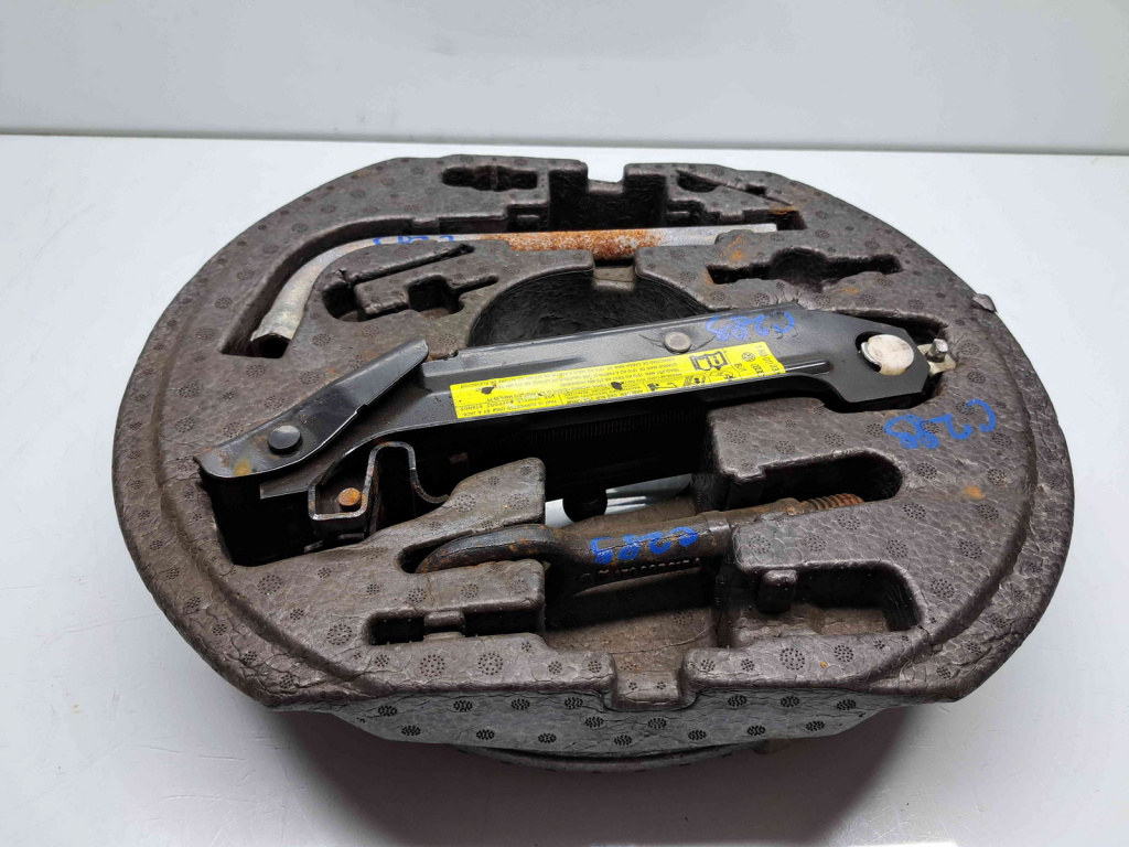 Set cric si cheie Volkswagen Golf 6 (5K1) [Fabr 2009-2013] OEM