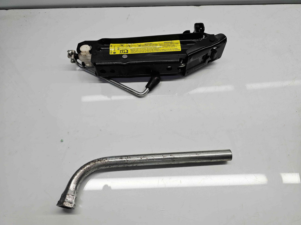 Set cric si cheie Volkswagen Golf 6 (5K1) GTI [Fabr 2009-2013] OEM